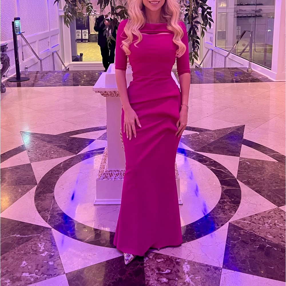 Chiara Boni hot pink